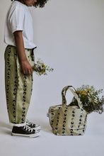 Load image into Gallery viewer, Petite Ganache 8 Ball Balloon pants (kids)